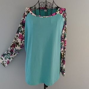 Hello Mello Lounge top, size medium large(fit XL)